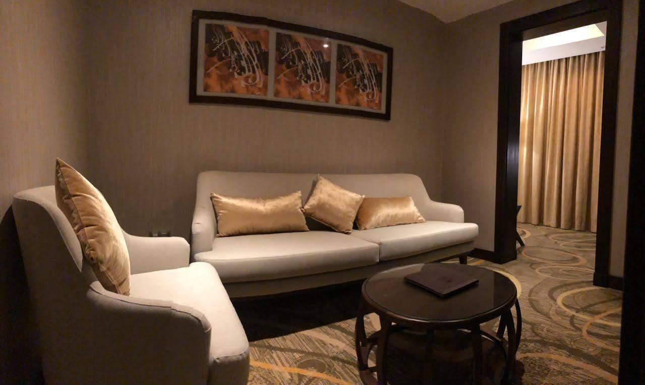 Millennium Makkah Al Naseem Mekka Kültér fotó A living room in a hotel room